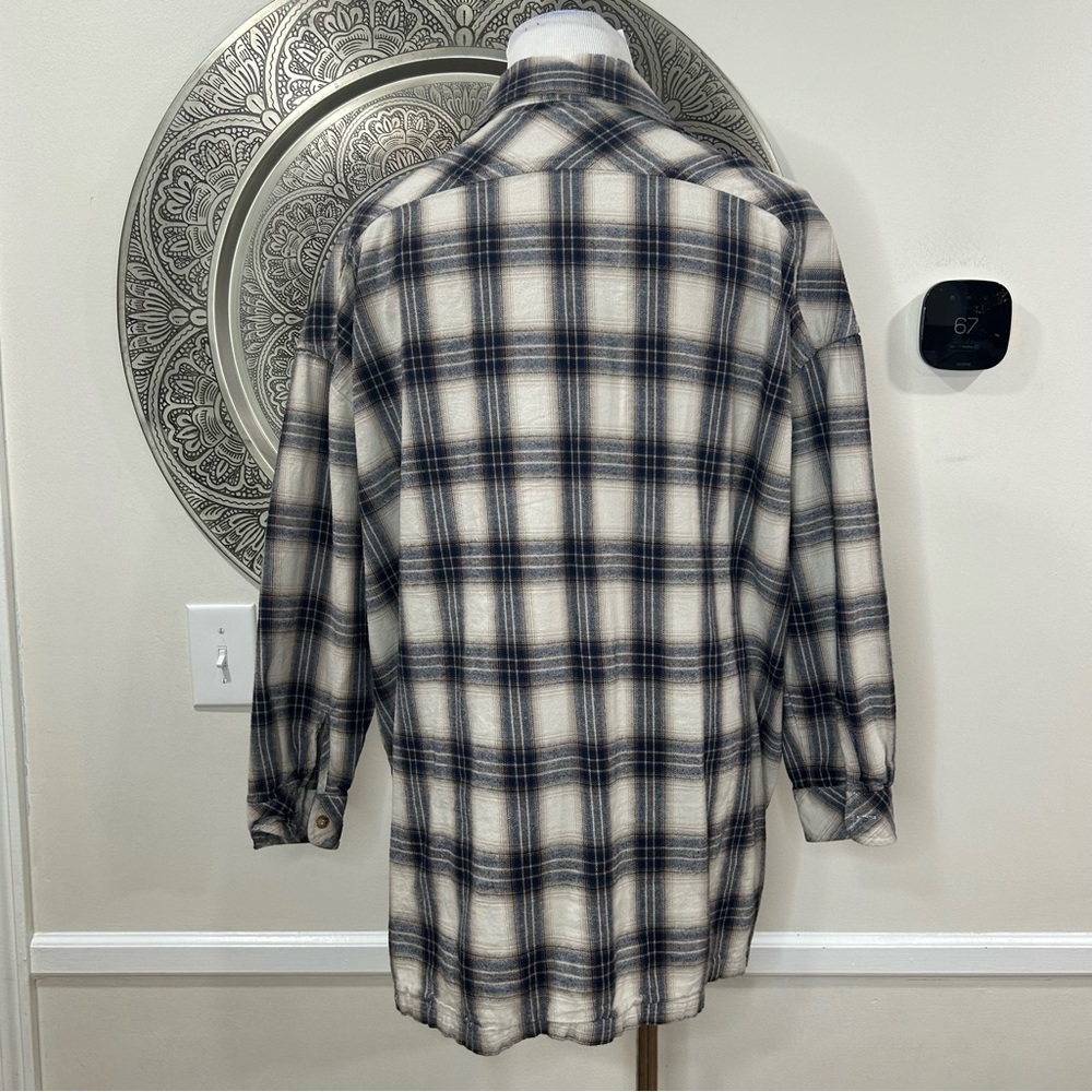 Lovers and Friends Blue and Ivory Plaid Flannel Size : Small - Picture 4 of 10